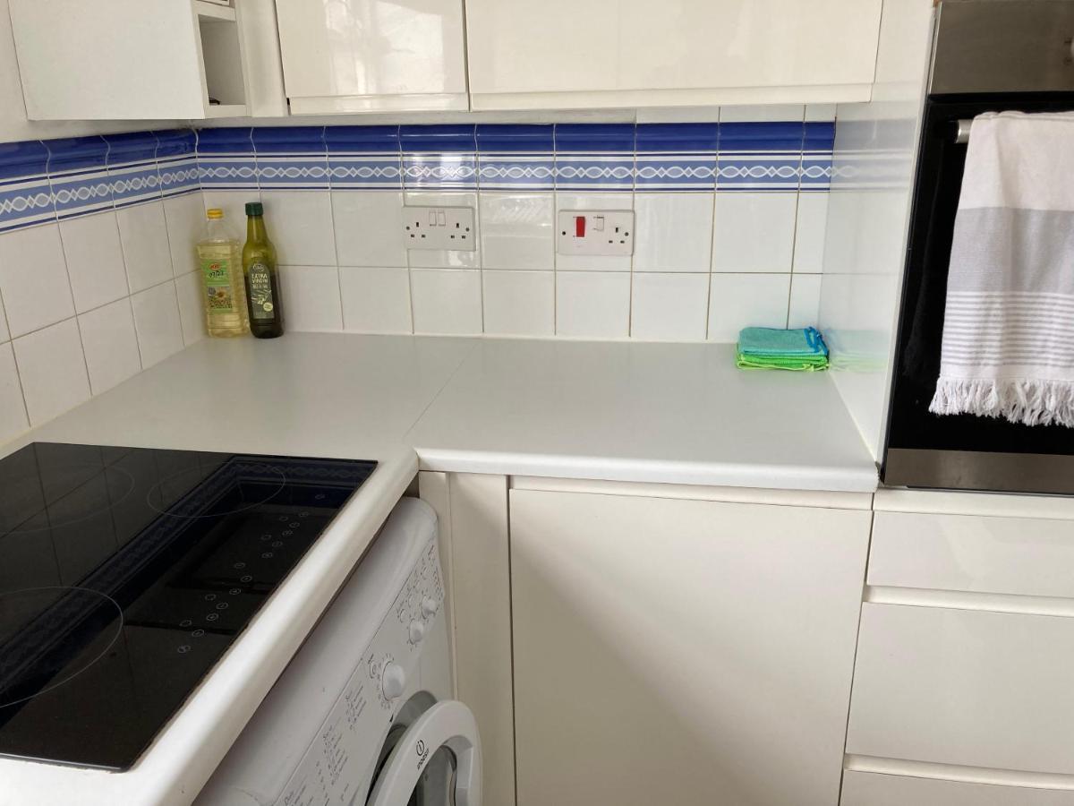 Comfortable Room With Private Balcony And Shared House Лондон Экстерьер фото