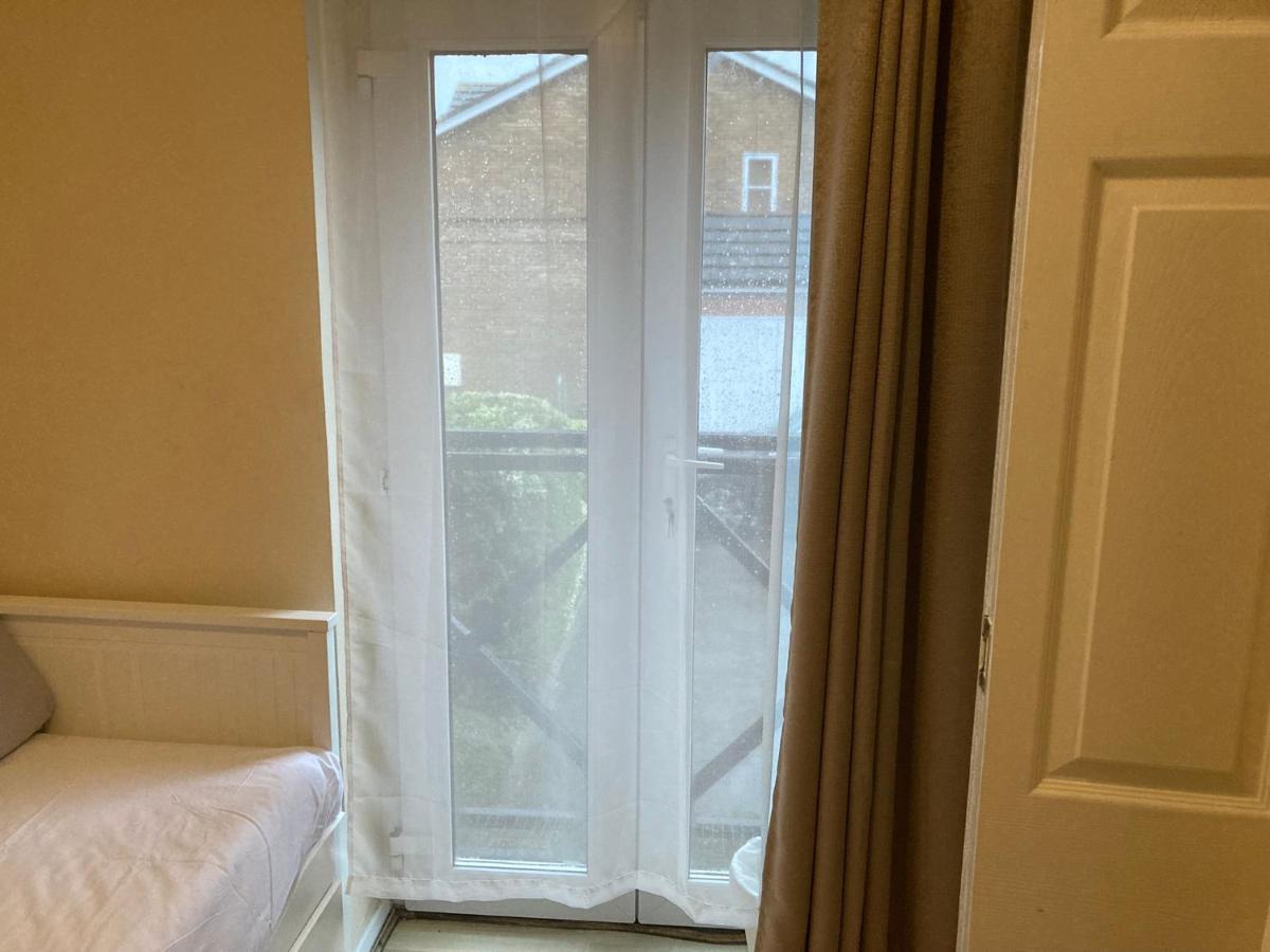 Comfortable Room With Private Balcony And Shared House Лондон Экстерьер фото