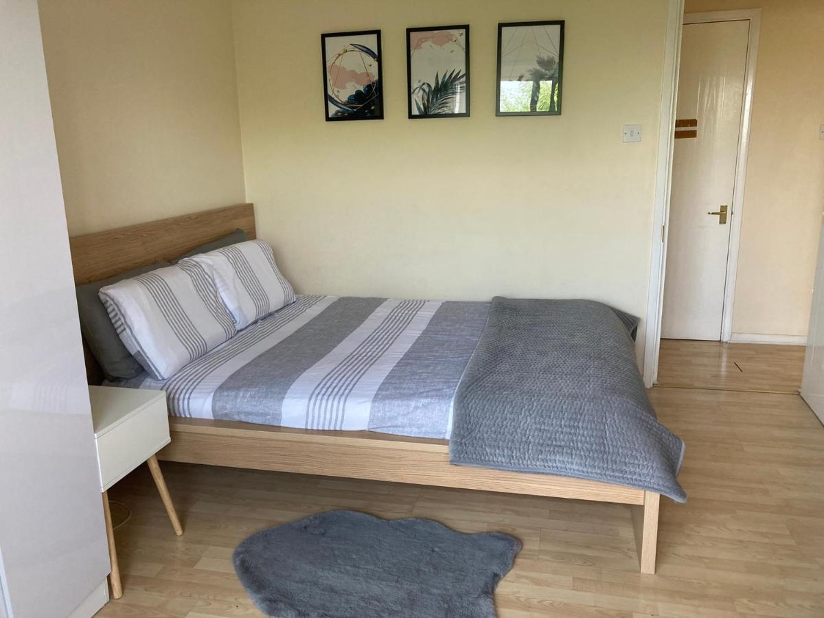 Comfortable Room With Private Balcony And Shared House Лондон Экстерьер фото